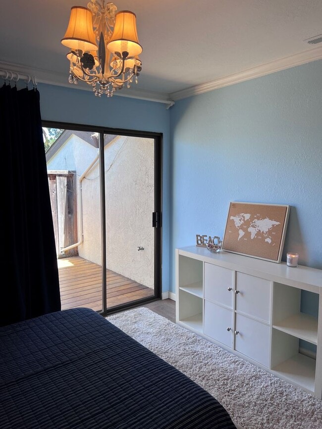 Building Photo - Fully-furnished Sleek 2-bedroom, 2-bathroo...