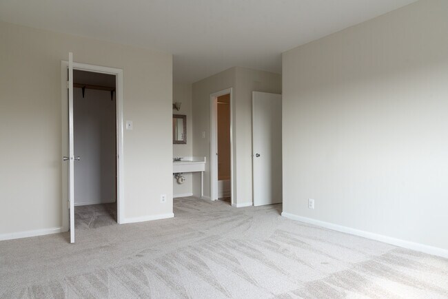 Building Photo - Condo