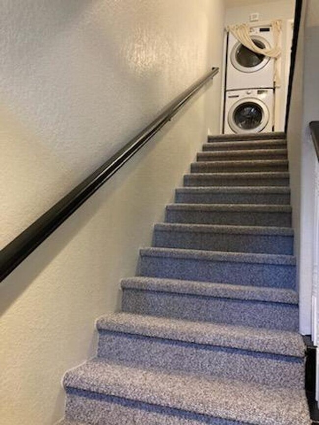 Building Photo - **Centrally Located in Santa Rosa!!**