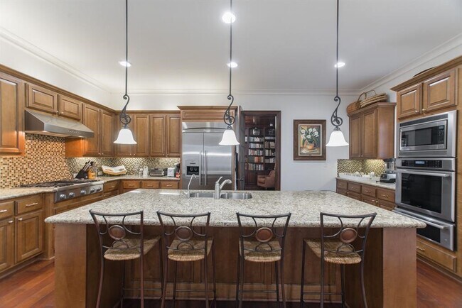 Building Photo - 6 W Monteagle Cir
