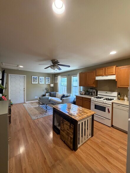 Building Photo - 4519 Merle Dr