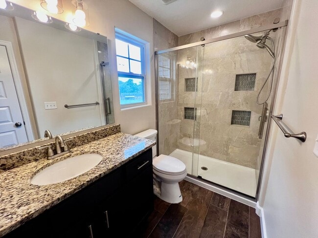 Building Photo - Gorgeous new construction in Norfolk!