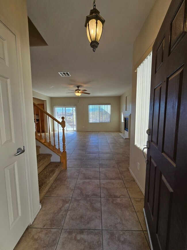 Building Photo - An Amazing 3 Bedroom, 2 Story Home in Silverstone Ranch.