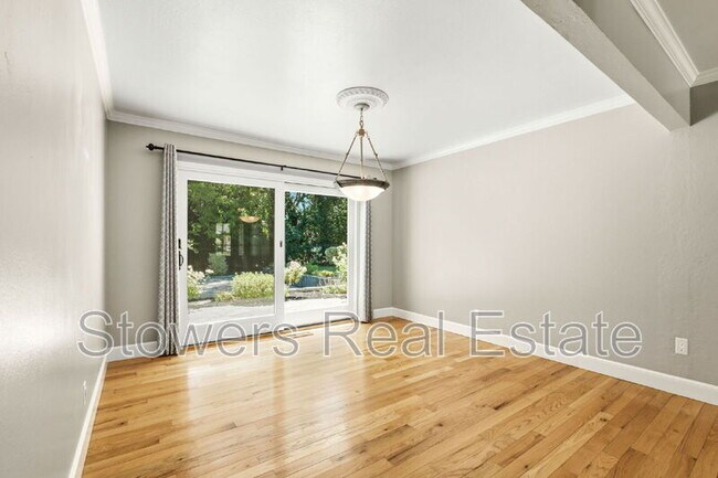 Building Photo - 18 Van Gordon Pl