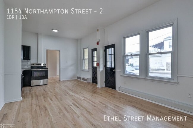 Building Photo - 1154 Northampton St