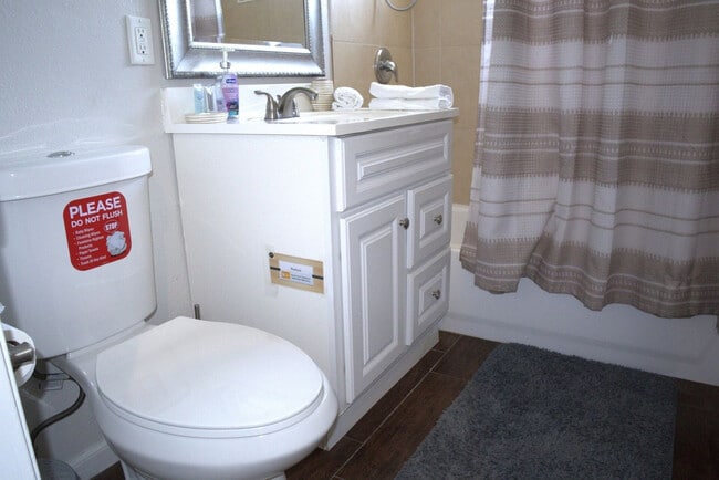 Building Photo - 660 Sunnyside Ave