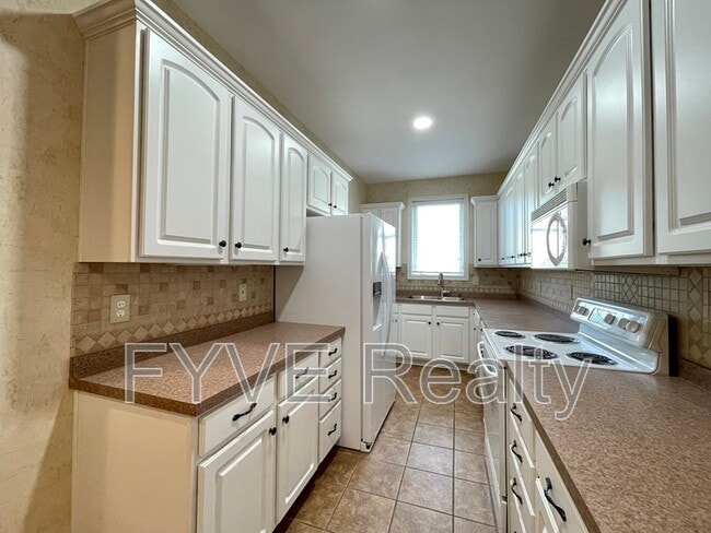 Building Photo - 320 Old Hickory Blvd