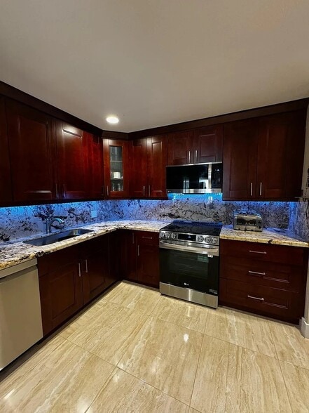 Building Photo - 5520 Coach House Cir