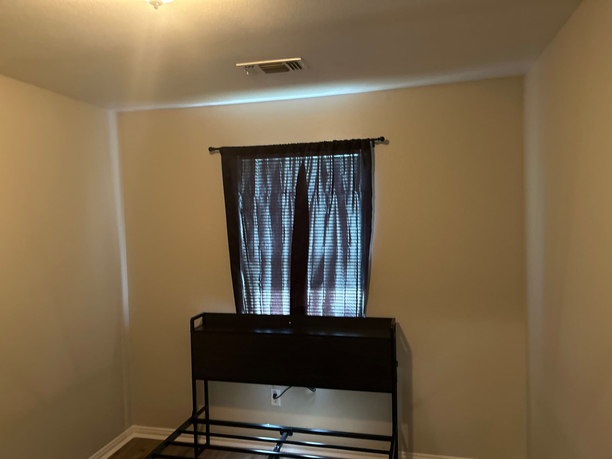 Building Photo - Room in Duplex on Stalcup Rd