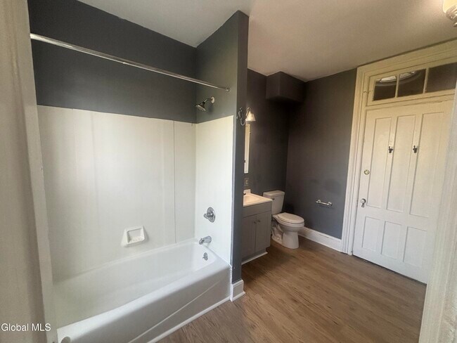 Building Photo - 17 Ash Grove Pl
