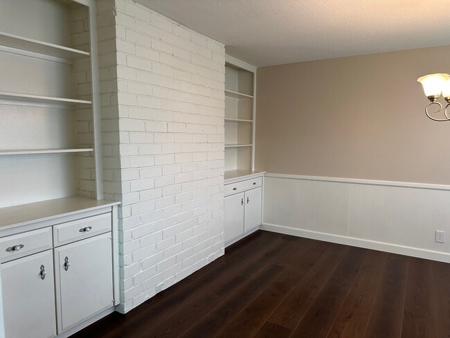 Building Photo - 1393 Scotch Cir
