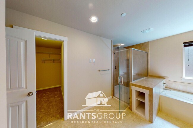 Building Photo - Stunning 4-Bedroom, 2.5-Bath Home within t...