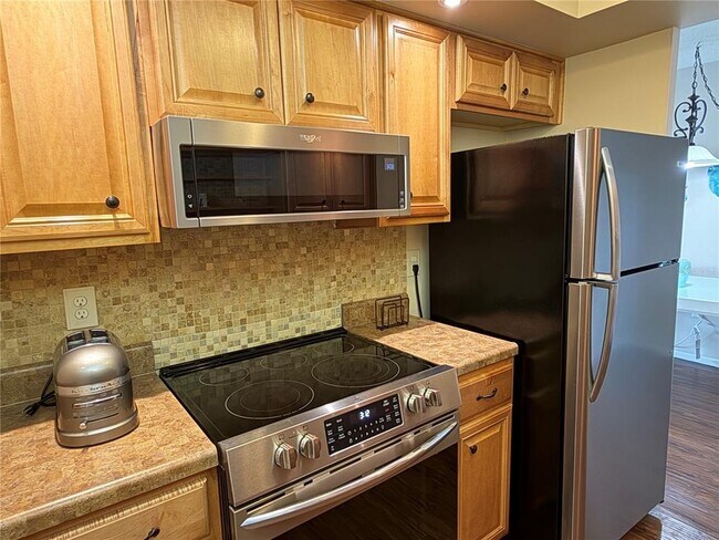 Building Photo - 2650 Pearce Dr