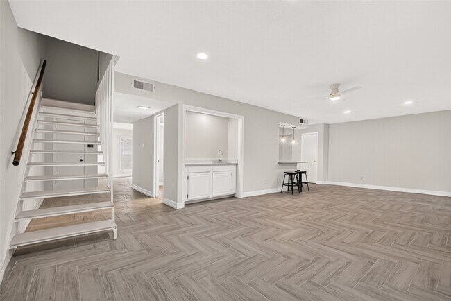 Building Photo - 10383 Briar Forest Dr