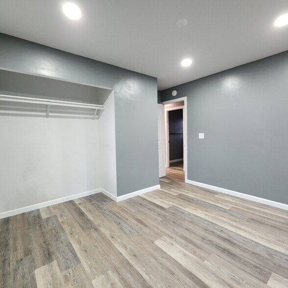 Building Photo - 4 Manor Ct