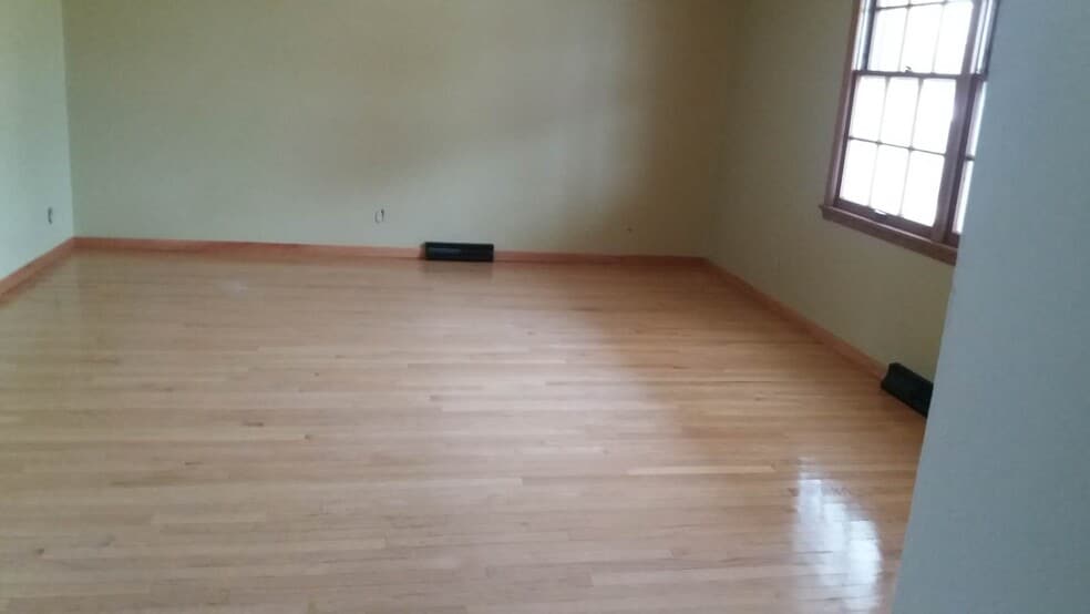 family room - 21440 Jill Ct