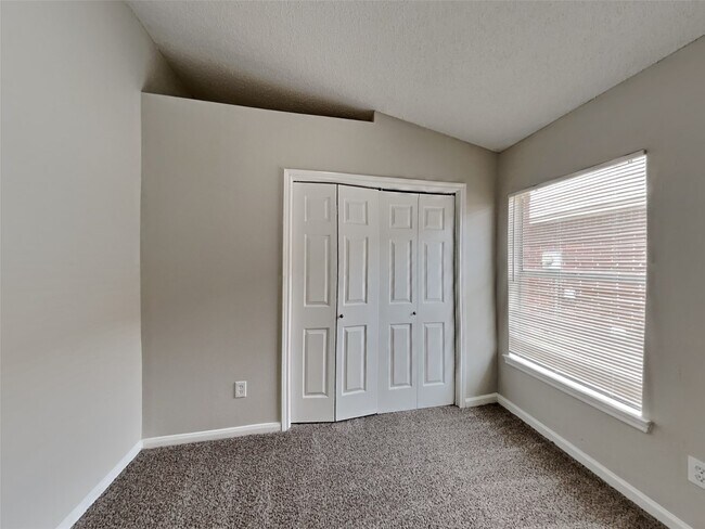 Building Photo - 3115 Kelling St