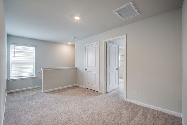 Building Photo - 104 Sunray Ln