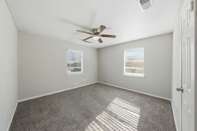 Building Photo - Beautifully renovated 3-bedroom, 2-bath home located in Richland Hills, TX 76118. This move-in re...