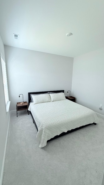 Building Photo - 402 Ravensworth Dr