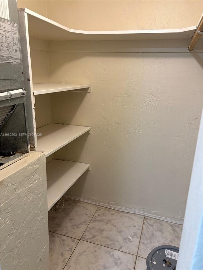 Building Photo - 16215 NE 18th Ct