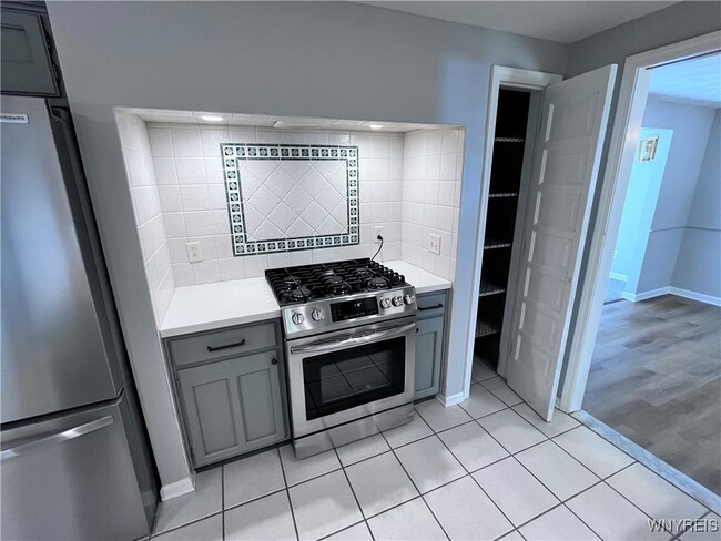 Building Photo - 306 Randwood Dr