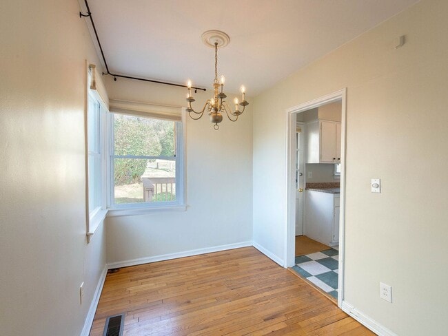 Building Photo - Stunning Myers Park 2 bedroom townhome sty...