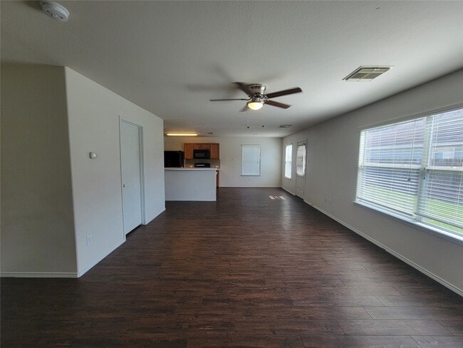 Building Photo - 2410 Lakecrest Village Ct