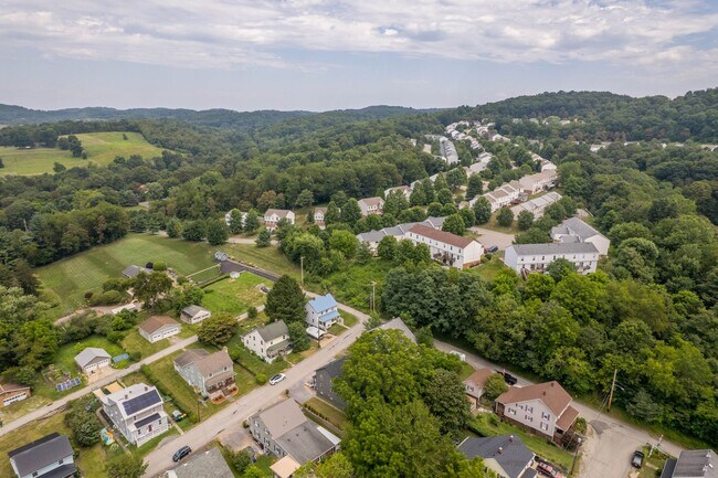 Building Photo - READY FOR MOVE IN! FULLY RENOVATED 2-BEDRO...
