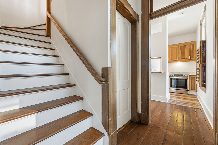 Building Photo - 312 N College Ave