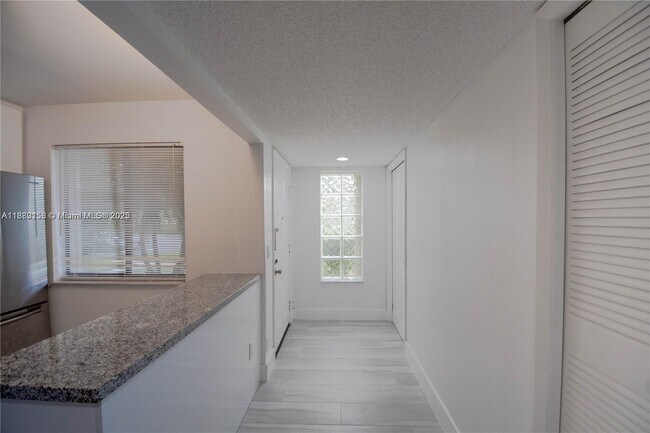 Building Photo - 16471 Blatt Blvd
