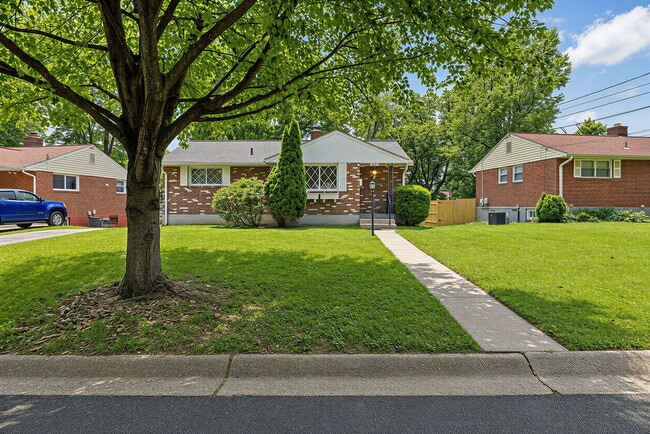 Building Photo - Rare Garage and Steps to Metro 4br  2ba