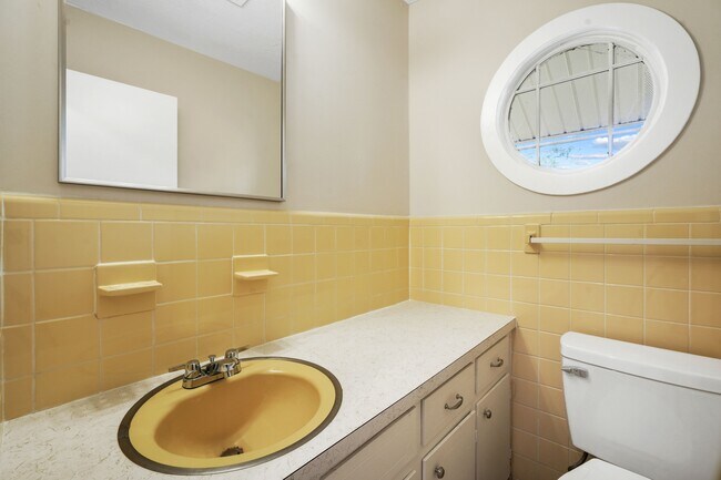 Building Photo - 607 Longleaf Ave
