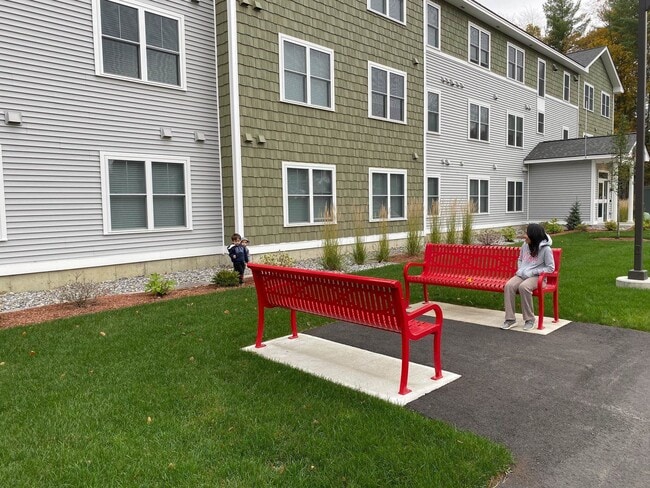 Building Photo - 10 E Ridge Dr