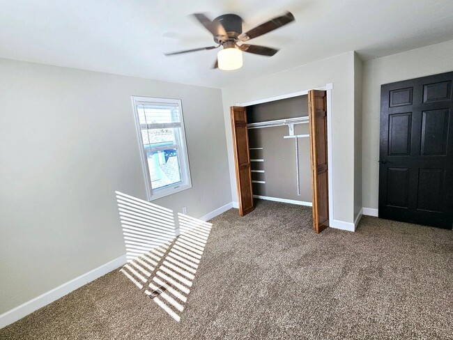 Building Photo - Beautiful 5 Bedroom Home Near the Cherry C...