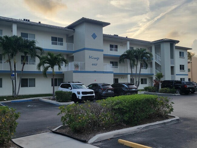 Building Photo - 4401 Crystal Lake Dr