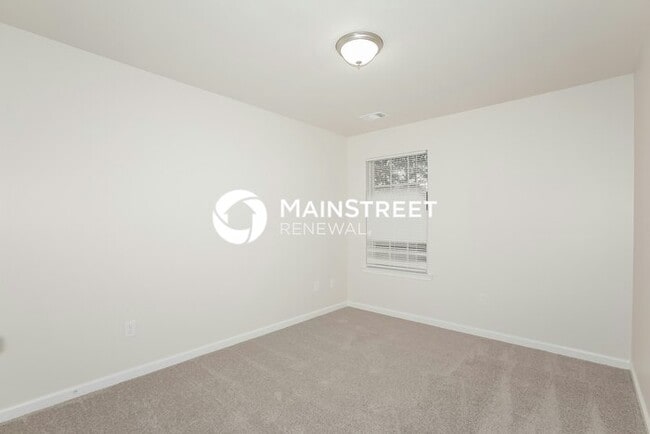 Building Photo - 3 Bedroom Pet-Friendly Home in Oakwood, GA...