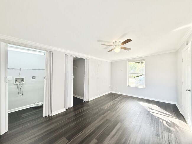 Building Photo - 7111 Onyx Dr N