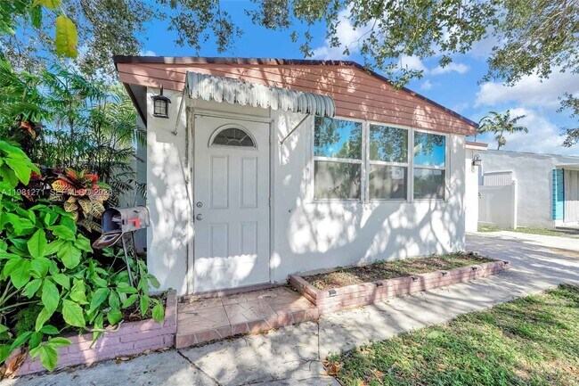 Building Photo - 2419 Coolidge St