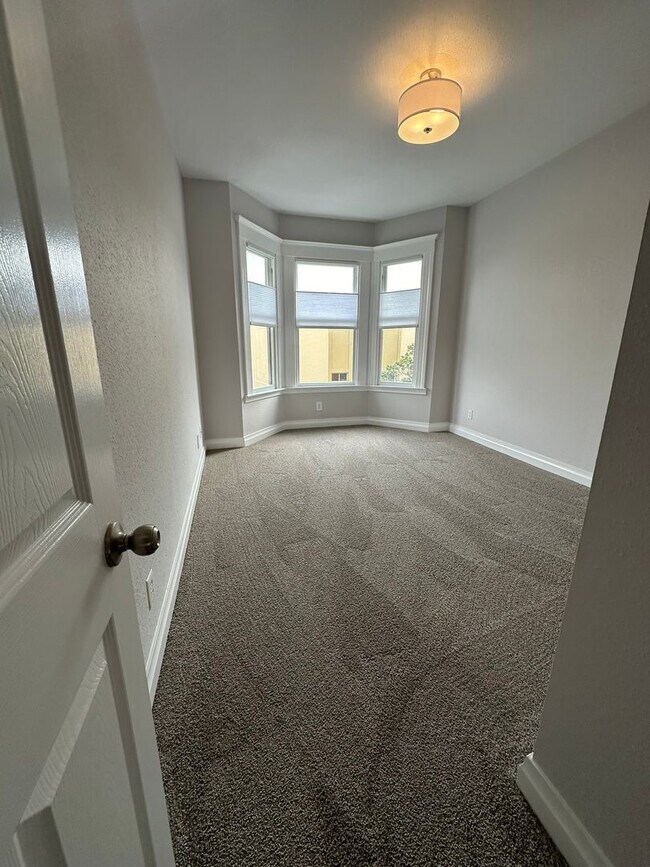 Building Photo - 817-819-821 Pierce Street