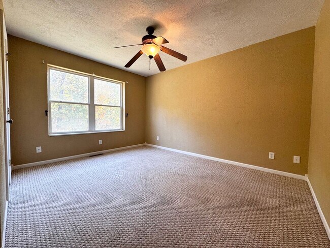 Building Photo - 134 Ridgeview Dr