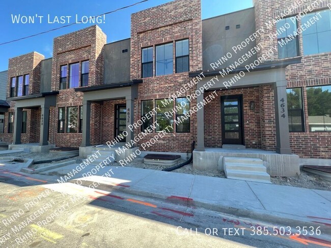 Building Photo - 3 Bedroom/3 Bathroom Townhome in Holladay