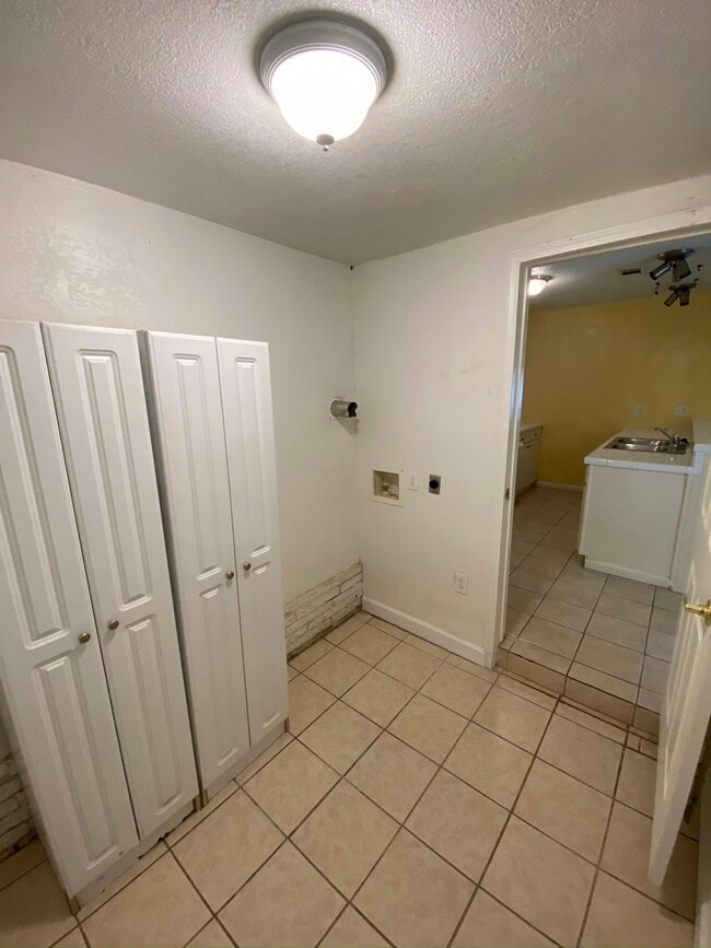 Building Photo - 401 Philco Dr