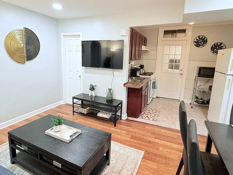 Primary Photo - 2715 Marwood St