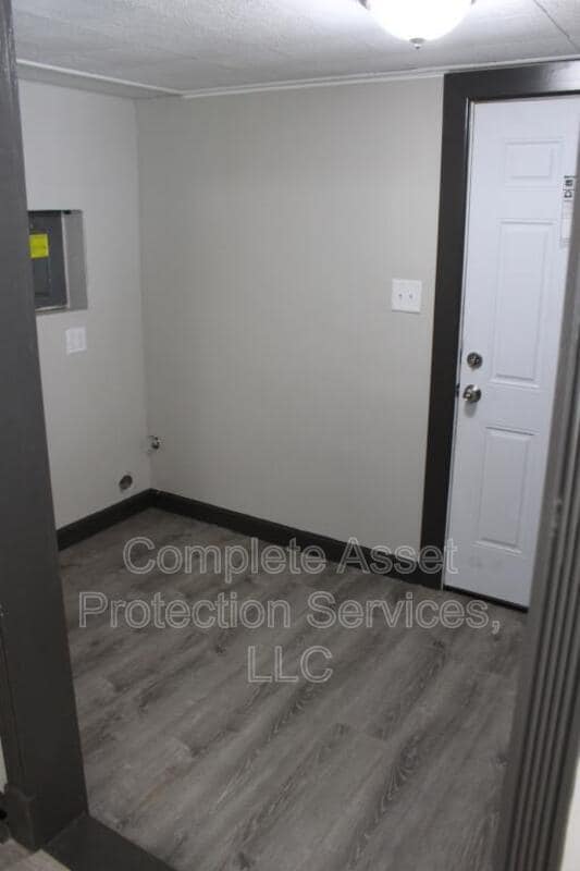 Building Photo - 7752 Catalpa Ave