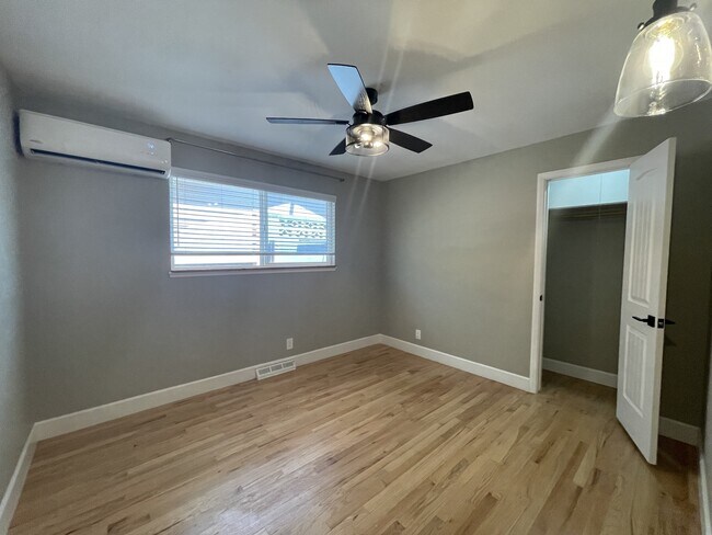 Building Photo - 7604 Sierra Azul Ave NE
