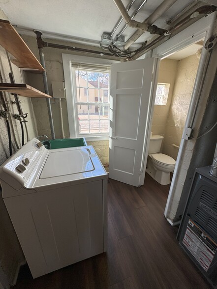 Utility Room / Bathroom - 5598 Basswood St