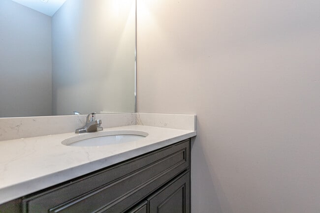 Building Photo - 506 S Main St