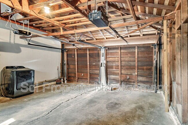 Building Photo - 1401 Laurent St