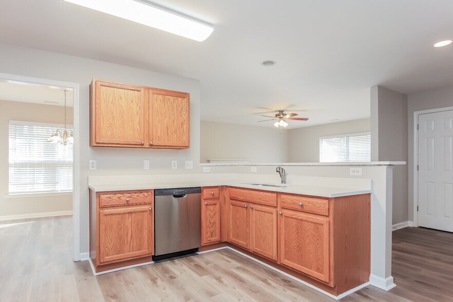 Building Photo - 1549 Pebble Ridge Dr